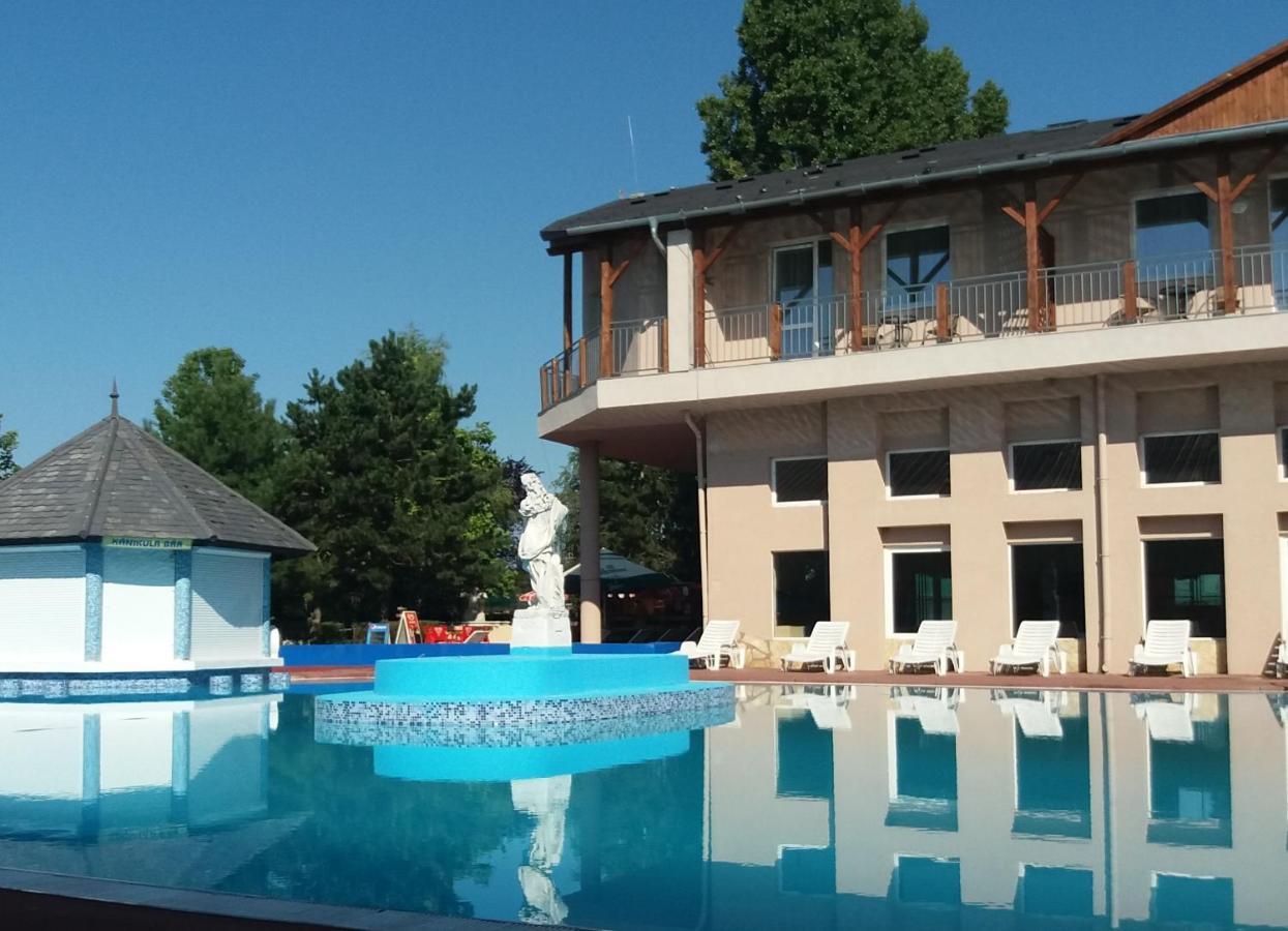 Oazis Wellness Panzio Hotel Szigetszentmiklós Buitenkant foto