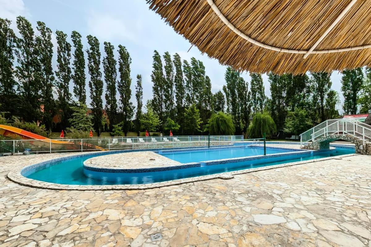 Oazis Wellness Panzio Hotel Szigetszentmiklós Buitenkant foto