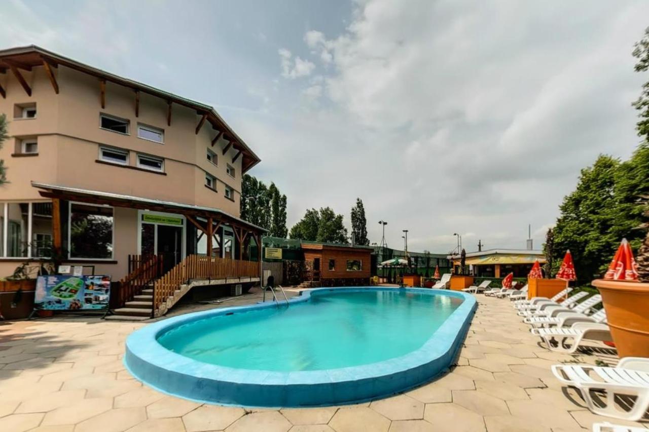 Oazis Wellness Panzio Hotel Szigetszentmiklós Buitenkant foto