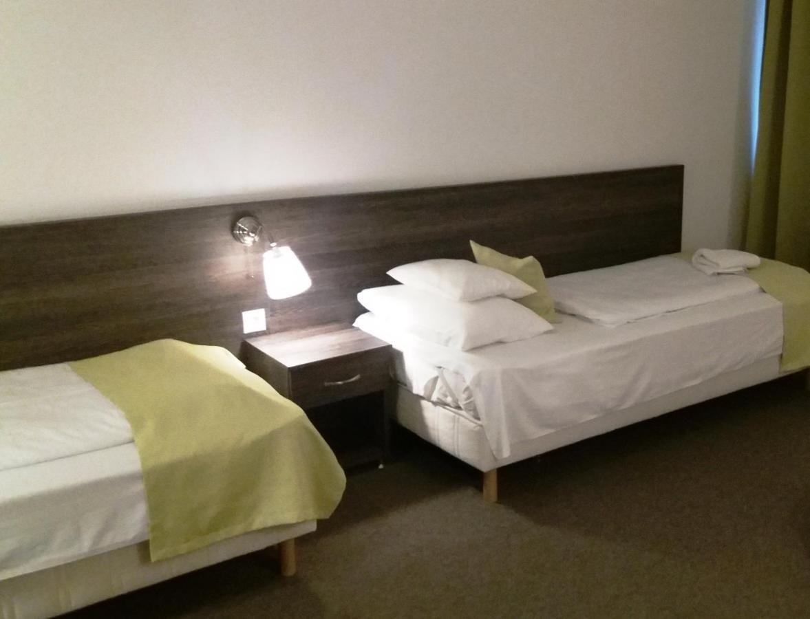 Oazis Wellness Panzio Hotel Szigetszentmiklós Buitenkant foto