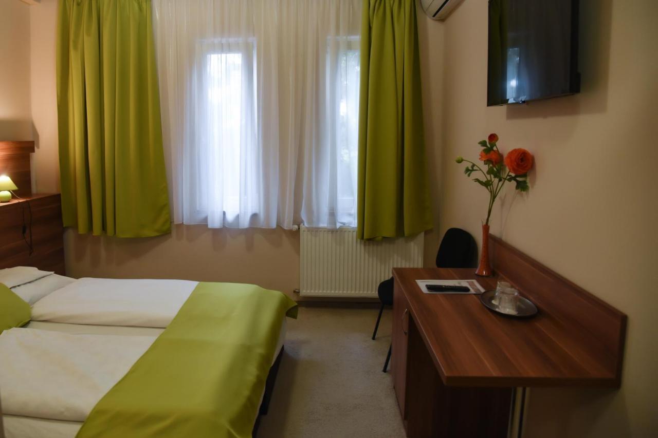 Oazis Wellness Panzio Hotel Szigetszentmiklós Buitenkant foto